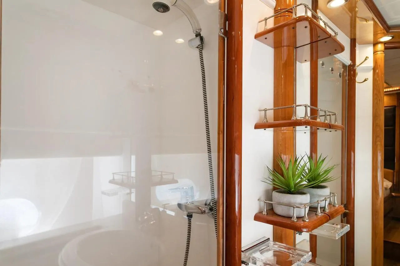 Yate Presidencial Hotel Sant Adria de Besos Botel